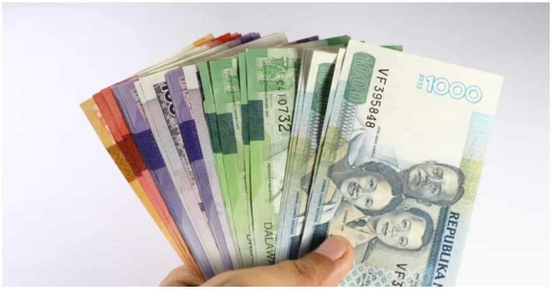 Lending agency na umano'y namamahiya ng mga hindi nakakabyad, sinalakay ng PNP Lending agency na umano'y namamahiya ng mga hindi nakakabyad, sinalakay ng PNP
