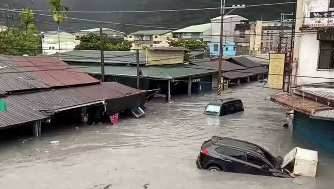 14 patay, daan-daan lumikas matapos rumagasa ang barrier lake sa Hualien