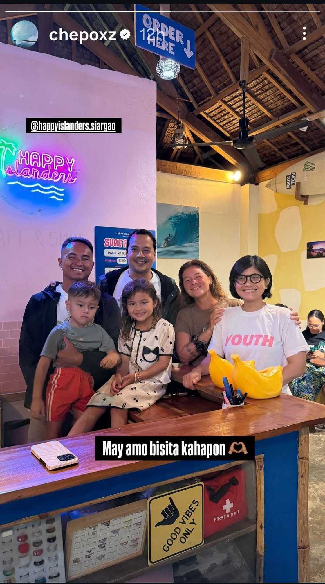 John Lloyd Cruz at Isabel Santos, spotted kasama si Andi Eigenmann at pamilya nito John Lloyd Cruz at Isabel Santos, spotted kasama si Andi Eigenmann at pamilya nito