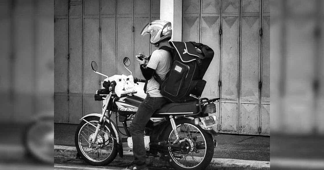 Delivery rider, hinuli dahil ang ide-deliver na cake ay hindi raw "essential" Delivery rider, hinuli dahil ang ide-deliver na cake ay hindi raw "essential"