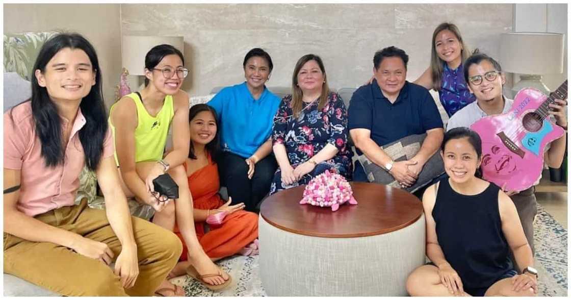 VP Leni, natuwa sa pagbisita at pakiki-jammming sa kanila ng Ben & Ben sa Bicol VP Leni, natuwa sa pagbisita at pakiki-jammming sa kanila ng Ben & Ben sa Bicol
