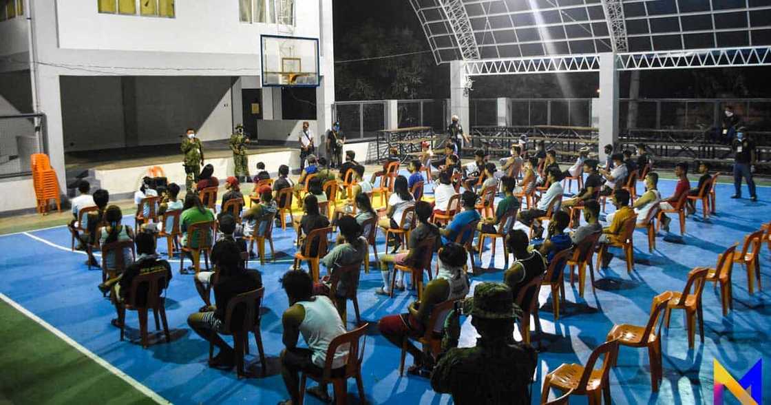 Isa na namang curfew violator ang natigok sa kamay diumano ng mga barangay tanod: Hustisya ipinapanawagan Isa na namang curfew violator ang natigok sa kamay diumano ng mga barangay tanod: Hustisya ipinapanawagan