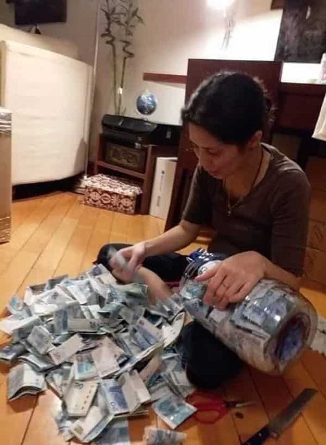 Keri in 6 months! OFW takes on 'ipon challenge' and saves a whopping P140K in half a year Keri in 6 months! OFW takes on 'ipon challenge' and saves a whopping P140K in half a year