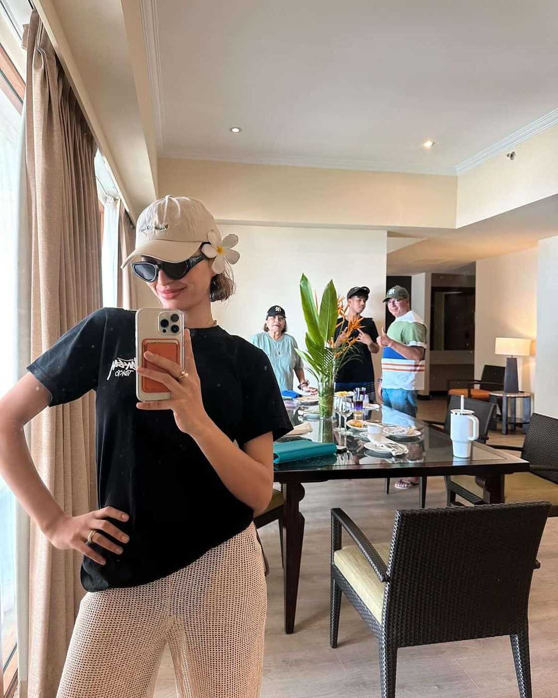 Sarah Lahbati at Richard Gutierrez, nakitaang di suot kani-kanilang wedding rings sa ilang mga pics Sarah Lahbati at Richard Gutierrez, nakitaang di suot kani-kanilang wedding rings sa ilang mga pics