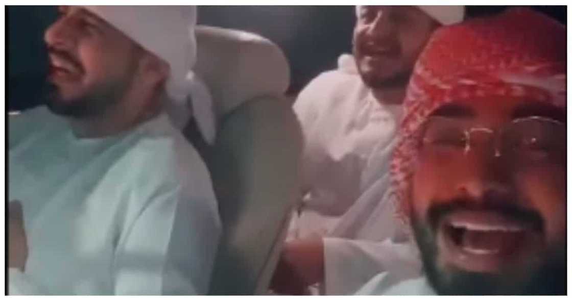 Tatlong Emirati, kinagiliwan online dahil sa pagkanta nila Pinoy song na "Imahe" Tatlong Emirati, kinagiliwan online dahil sa pagkanta nila Pinoy song na "Imahe"