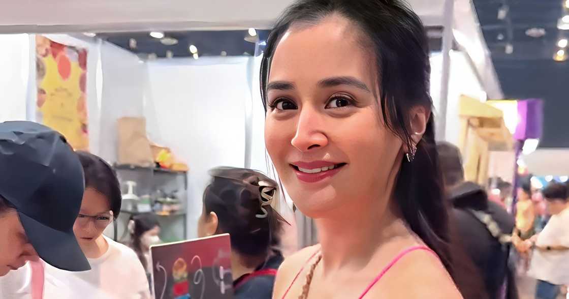 Kris Bernal, ibinida ang “sold-out” na produkto sa hamburger stand nila ng asawang si Perry Choi Kris Bernal, ibinida ang “sold-out” na produkto sa hamburger stand nila ng asawang si Perry Choi