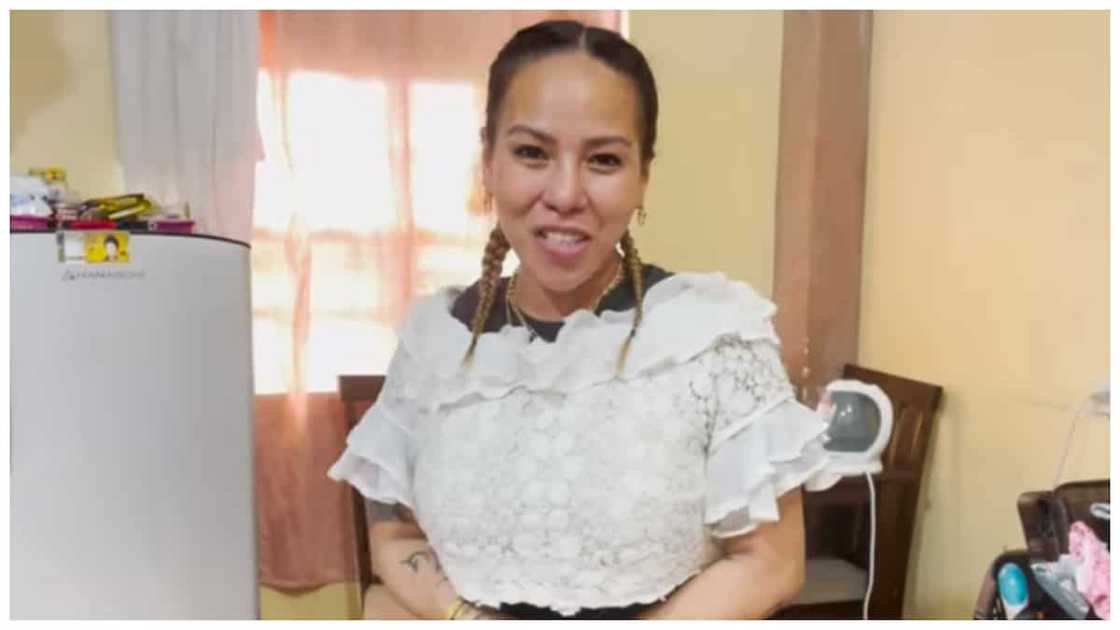 Madam Inutz, emosyonal nang muling isuot ang 'burol' outfit sa 1st anniversary nito Madam Inutz, emosyonal nang muling isuot ang 'burol' outfit sa 1st anniversary nito
