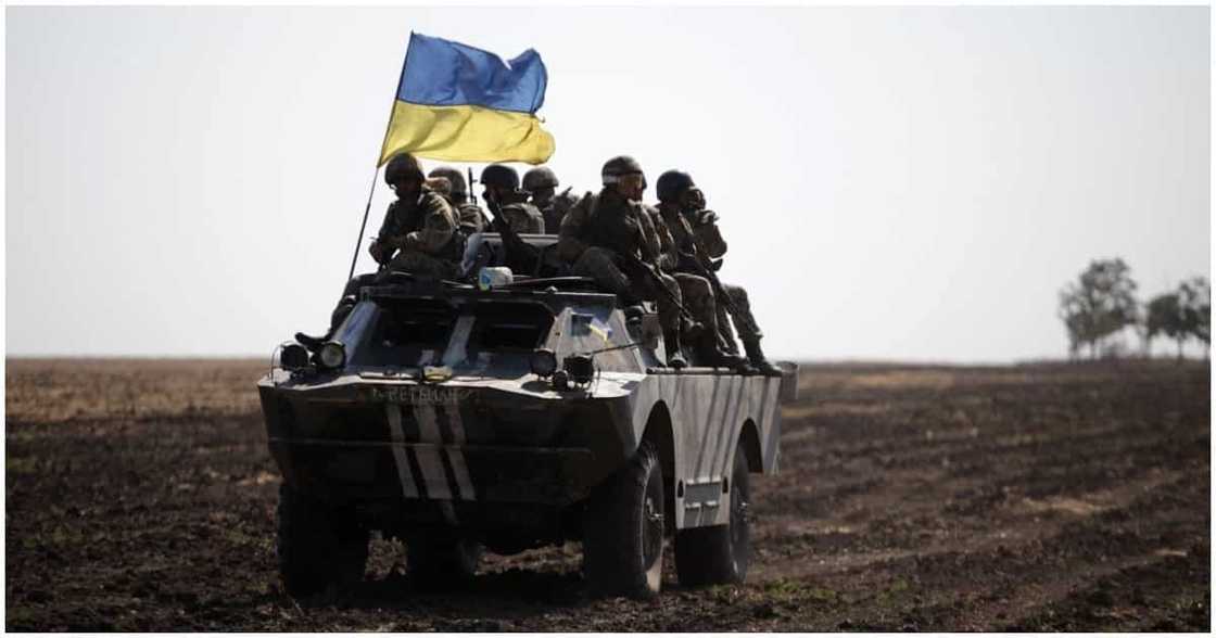 Ina sa Ukraine, isinulat ang contact details sa likod ng kanyang baby Ina sa Ukraine, isinulat ang contact details sa likod ng kanyang baby