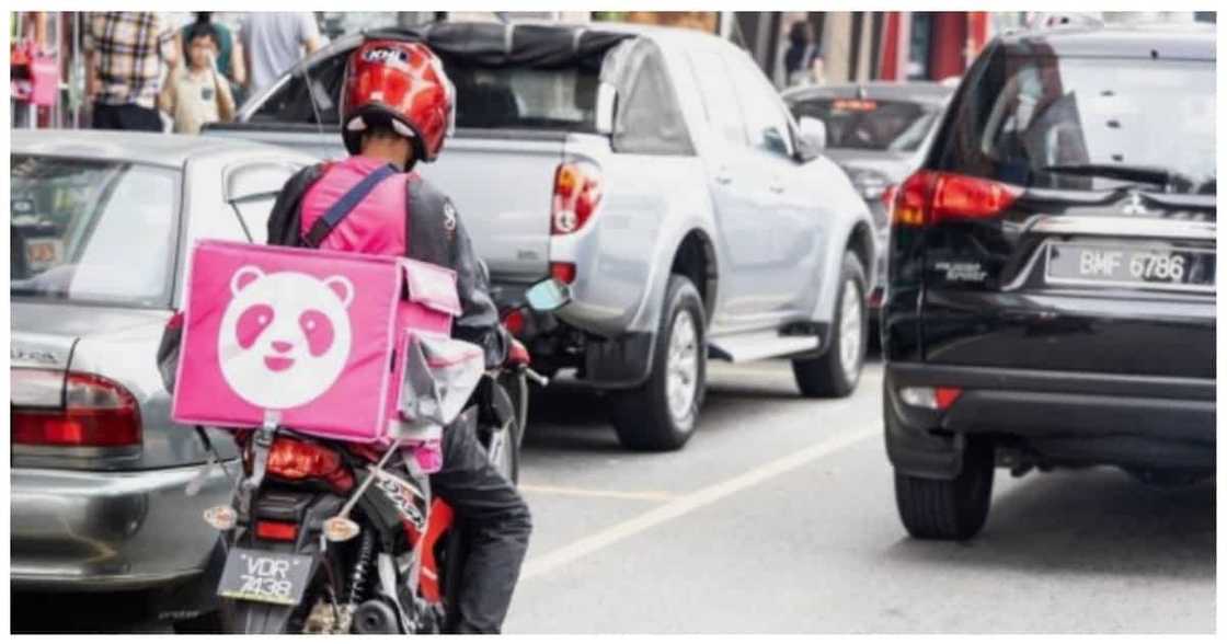 Netizen, naantig sa reply ng rider na nag-deliver sa kanila ng pizza