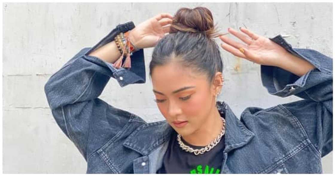 Kim Chiu, todo suporta kay Kisses Delavin habang nanonood ng MUP coronation night sa telebisyon Kim Chiu, todo suporta kay Kisses Delavin habang nanonood ng MUP coronation night sa telebisyon