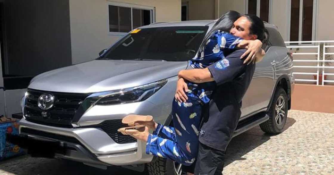 Lovely Abella and Benj Manalo sells the actor's motorbike after witnessing an accident Lovely Abella and Benj Manalo sells the actor's motorbike after witnessing an accident