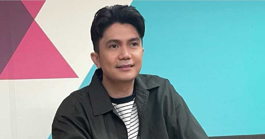 Vhong Navarro (@vhongx44) Vhong Navarro (@vhongx44)