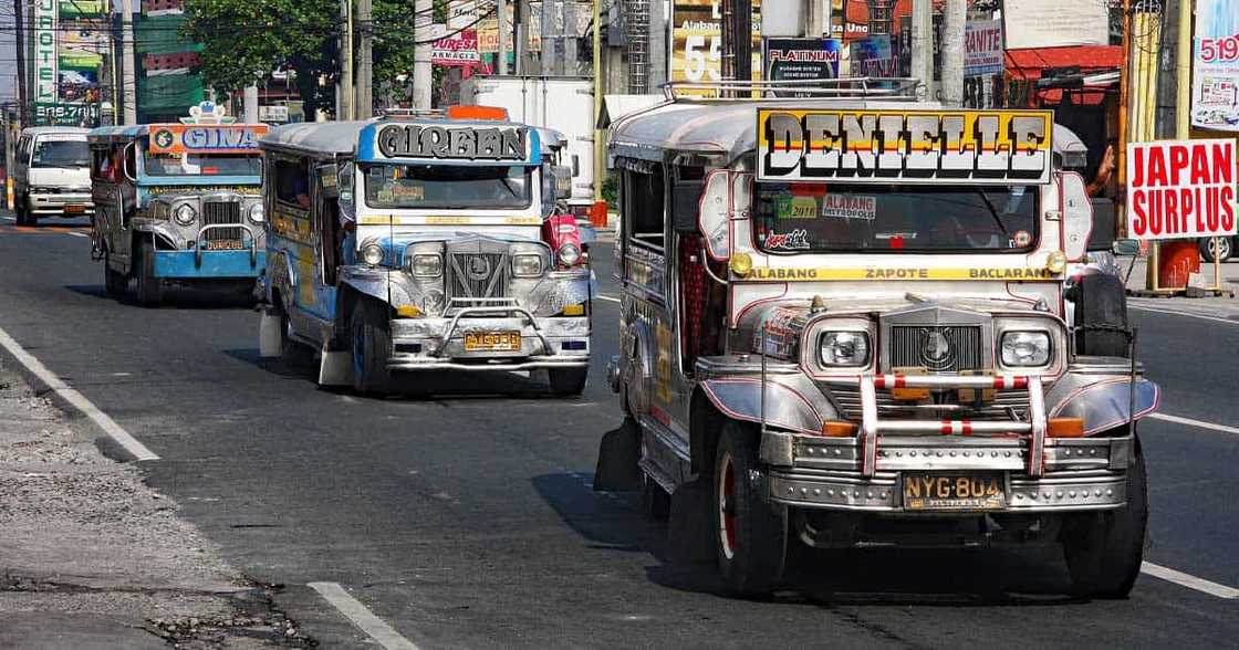 Viral ang karatula sa loob ng jeepney na may nakasulat na apela ng driver: “Kung sino po may gusto”