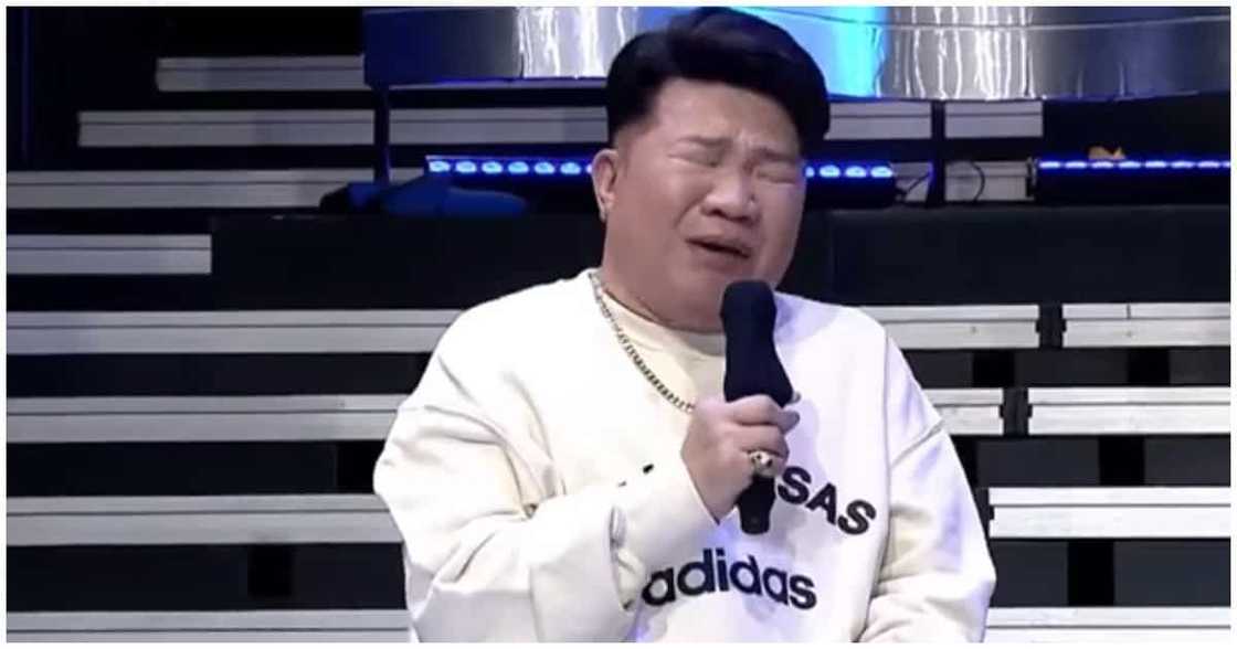 Allan K, napahagulhol nang maka-relate sa dabarkads na nawalan ng mister dahil sa COVID-19 Allan K, napahagulhol nang maka-relate sa dabarkads na nawalan ng mister dahil sa COVID-19