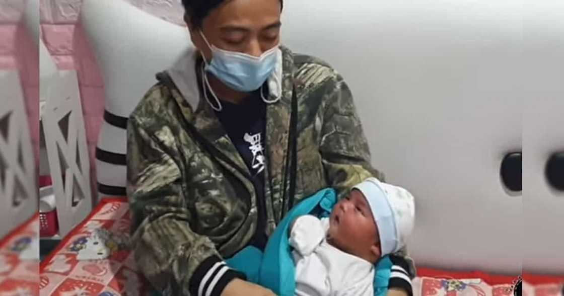Bagong silang na baby boy, may nakakawindang na bigat - 5.1 kilos Bagong silang na baby boy, may nakakawindang na bigat - 5.1 kilos