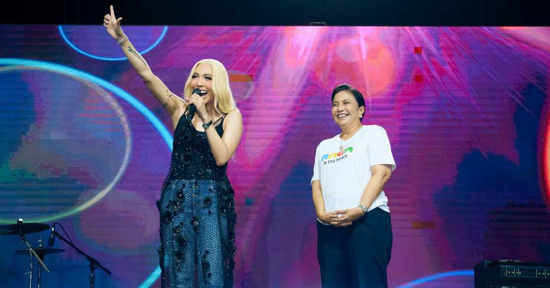Vice Ganda, may matinding pakiusap kay Mayor Leni Robredo sa harap ng libu-libong tao Vice Ganda, may matinding pakiusap kay Mayor Leni Robredo sa harap ng libu-libong tao
