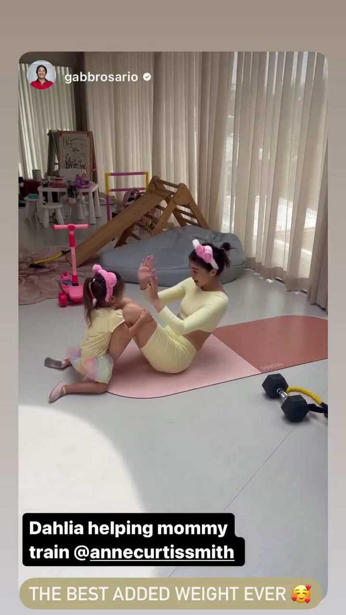 Anne Curtis, inihayag ang kasiyahan sa isang post dahil tinulungan siya ni Dahlia sa pagwo-workout Anne Curtis, inihayag ang kasiyahan sa isang post dahil tinulungan siya ni Dahlia sa pagwo-workout