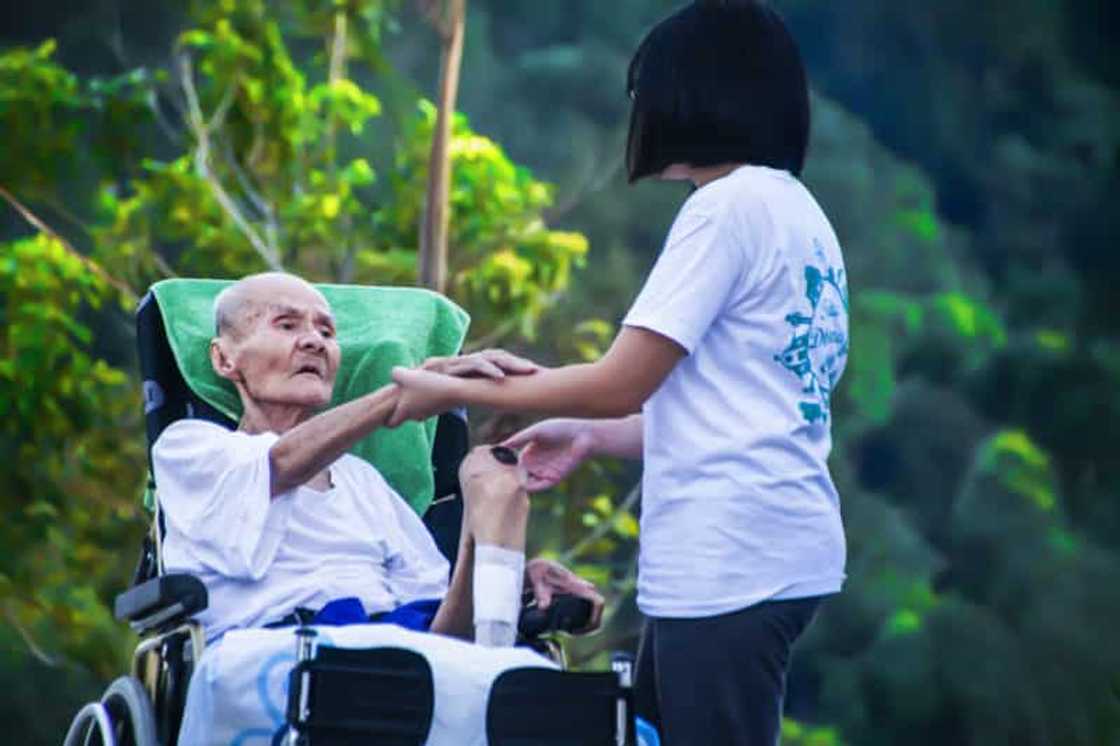 Sinayang na tiwala! Pinay caregiver, sinaulo ATM pin, ninakawan ng P13 milyon ang matandang binabantayan Sinayang na tiwala! Pinay caregiver, sinaulo ATM pin, ninakawan ng P13 milyon ang matandang binabantayan