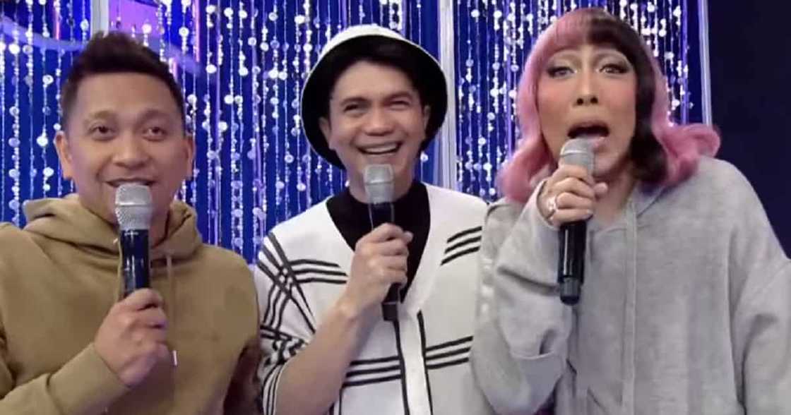 Vice Ganda, Vhong Navarro, Jhong Hilario, kahit nagkaproblema sa camera, naaliw pa rin ang Madlang People Vice Ganda, Vhong Navarro, Jhong Hilario, kahit nagkaproblema sa camera, naaliw pa rin ang Madlang People