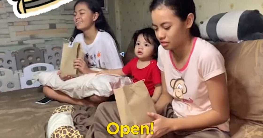 Video of priceless reaction of two girls when they received iPhones on Christmas, viral Video of priceless reaction of two girls when they received iPhones on Christmas, viral