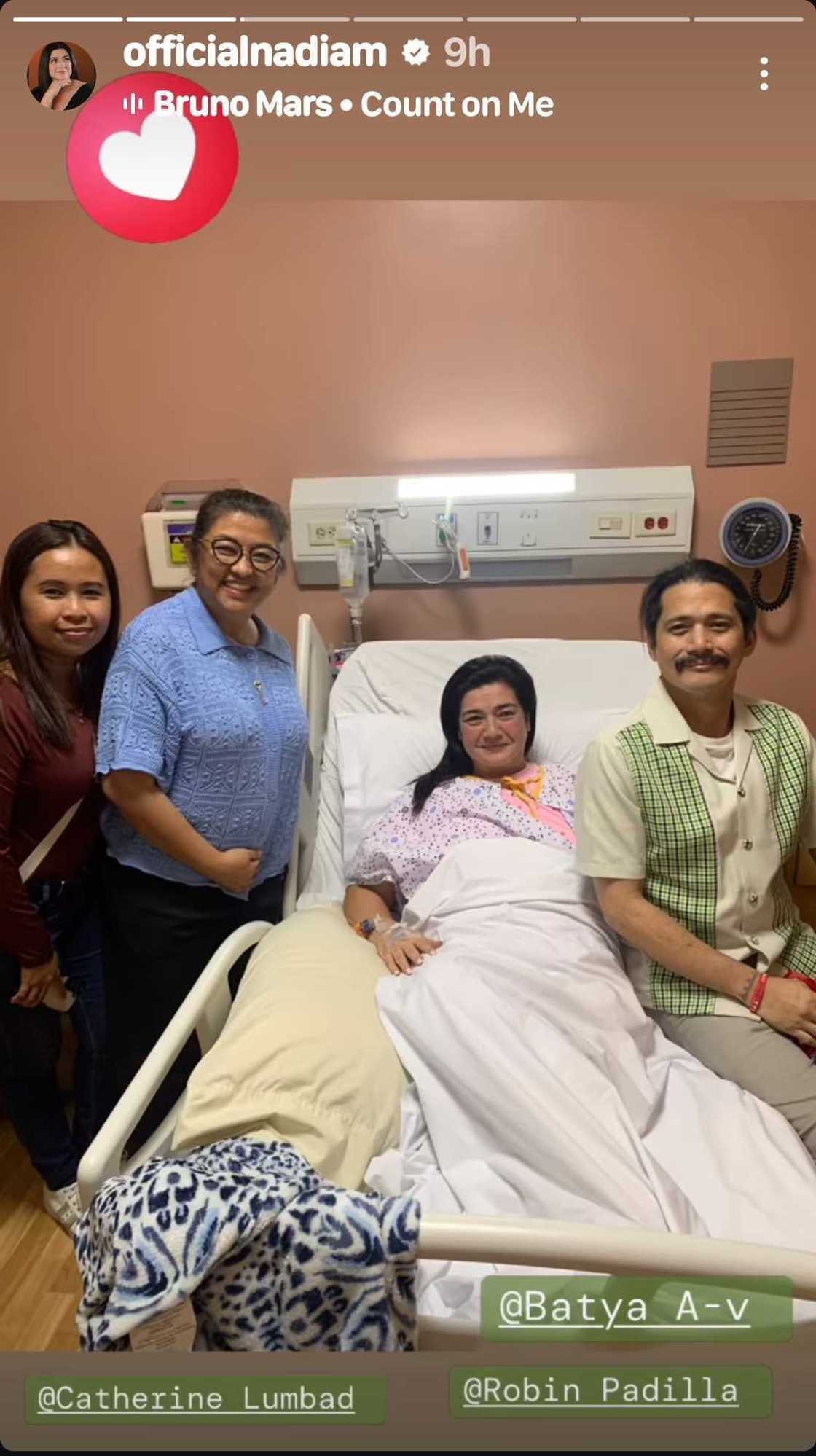 Nadia Montenegro, binisita ng ilang celebrities sa ospital Nadia Montenegro, binisita ng ilang celebrities sa ospital