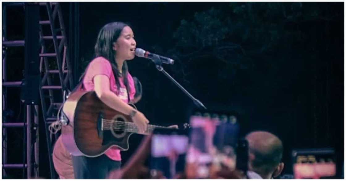 Singer/Songwriter ng "Rosas", emosyonal sa thanksgiving rally ng 'Leni-Kiko tandem' Singer/Songwriter ng "Rosas", emosyonal sa thanksgiving rally ng 'Leni-Kiko tandem'