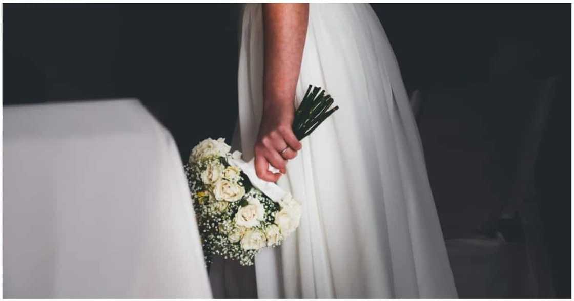 Video ng bride na ayaw magpahalik sa groom nang mag "you may kiss the bride" na si father, viral Video ng bride na ayaw magpahalik sa groom nang mag "you may kiss the bride" na si father, viral