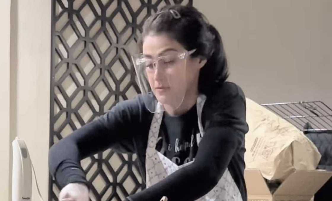 Lolit Solis, naiyak sa balita ukol sa pagkamatay ng aso ni Carla Abellana: “Relate na relate ako” Lolit Solis, naiyak sa balita ukol sa pagkamatay ng aso ni Carla Abellana: “Relate na relate ako”