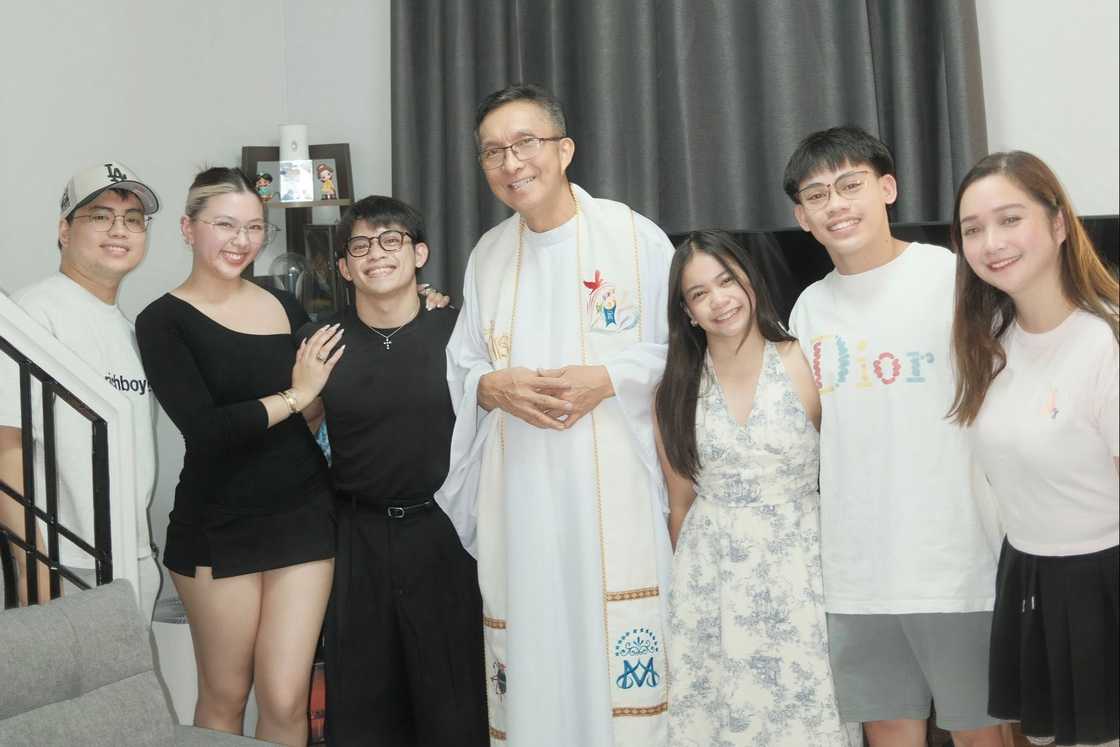 Chloe San Jose, nagbigay ng pagbati sa mga kapatid ni Carlos Yulo Chloe San Jose, nagbigay ng pagbati sa mga kapatid ni Carlos Yulo