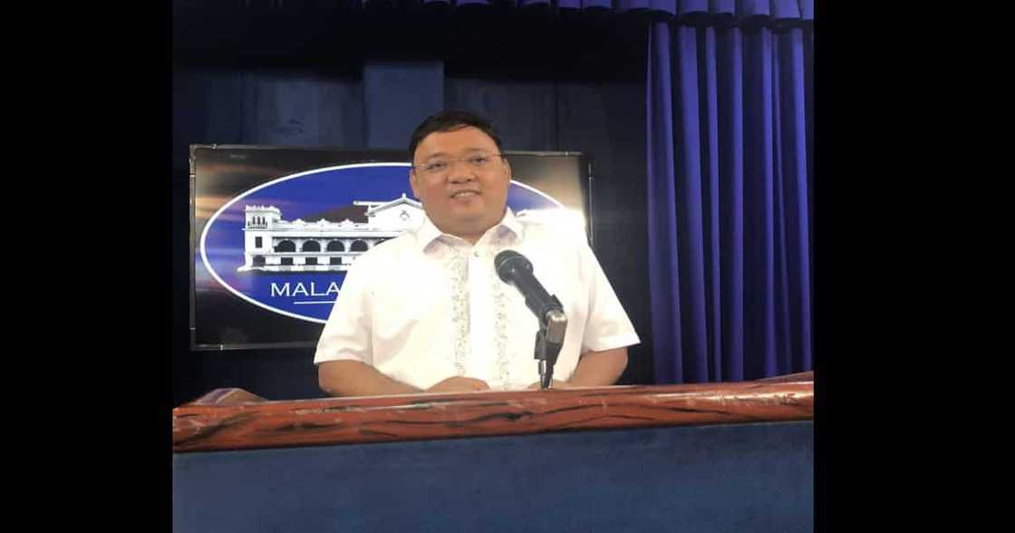 Harry Roque gets slammed for his ‘token’ comment on smuggled vaccines Harry Roque gets slammed for his ‘token’ comment on smuggled vaccines