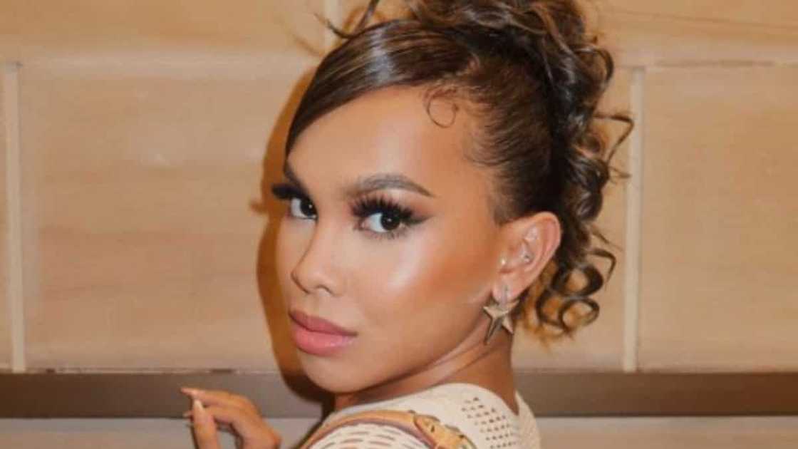 Ogie D, nabalitaang 'di na isinama sa isang show si Awra dahil sa umano'y bar brawl sa Makati Ogie D, nabalitaang 'di na isinama sa isang show si Awra dahil sa umano'y bar brawl sa Makati