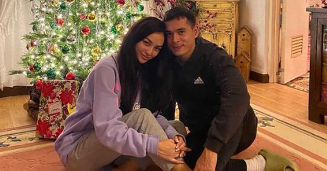 Kylie Verzosa, emosyonal, naiyak matapos tanungin ni Vice Ganda tungkol sa "sign" Kylie Verzosa, emosyonal, naiyak matapos tanungin ni Vice Ganda tungkol sa "sign"