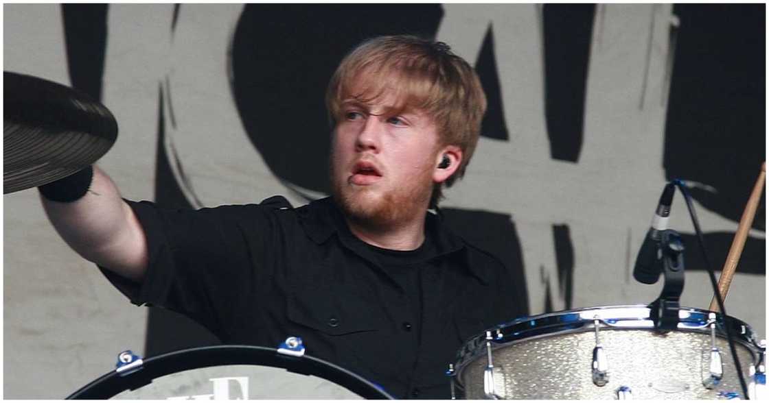 Former 'My Chemical Romance' drummer na si Bob Bryar, pumanaw sa edad na 44 Former 'My Chemical Romance' drummer na si Bob Bryar, pumanaw sa edad na 44