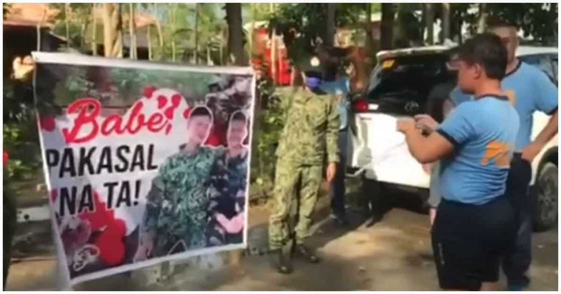 Police trainee, inakalang naparusahan sa surpresang marriage proposal ng nobyo Police trainee, inakalang naparusahan sa surpresang marriage proposal ng nobyo