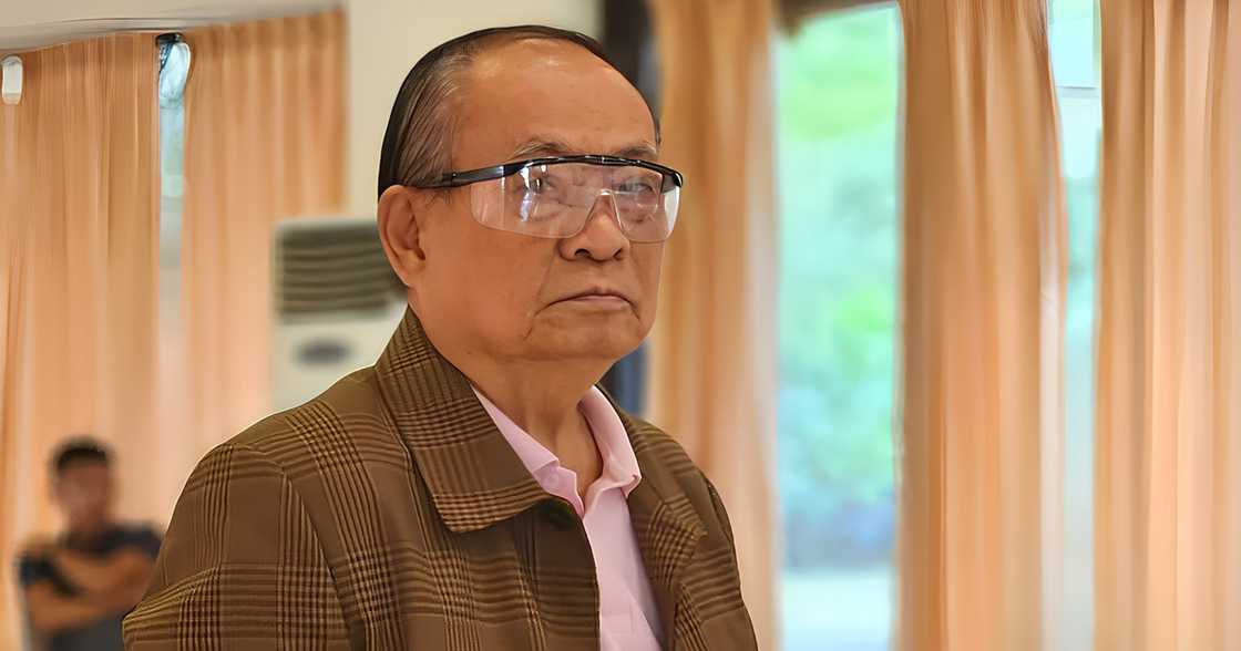 89-year-old veteran journalist, binaril, patay, ng di-kilalang suspect na nakasakay sa motorsiklo 89-year-old veteran journalist, binaril, patay, ng di-kilalang suspect na nakasakay sa motorsiklo