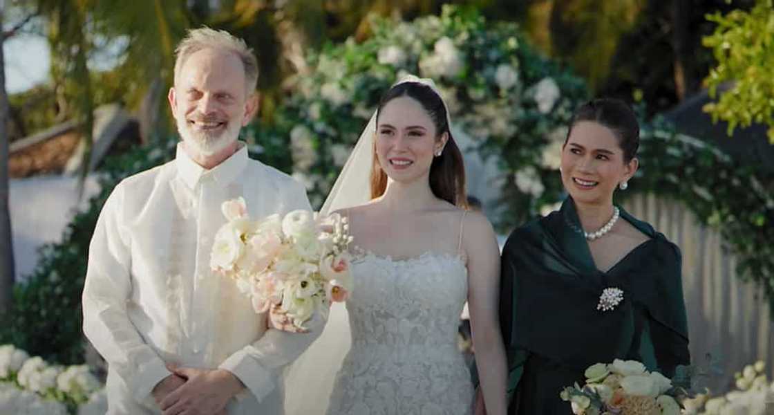 Jessy Mendiola: "Oh, what a wonderful feeling to be walked down the aisle by your parents" Jessy Mendiola: "Oh, what a wonderful feeling to be walked down the aisle by your parents"