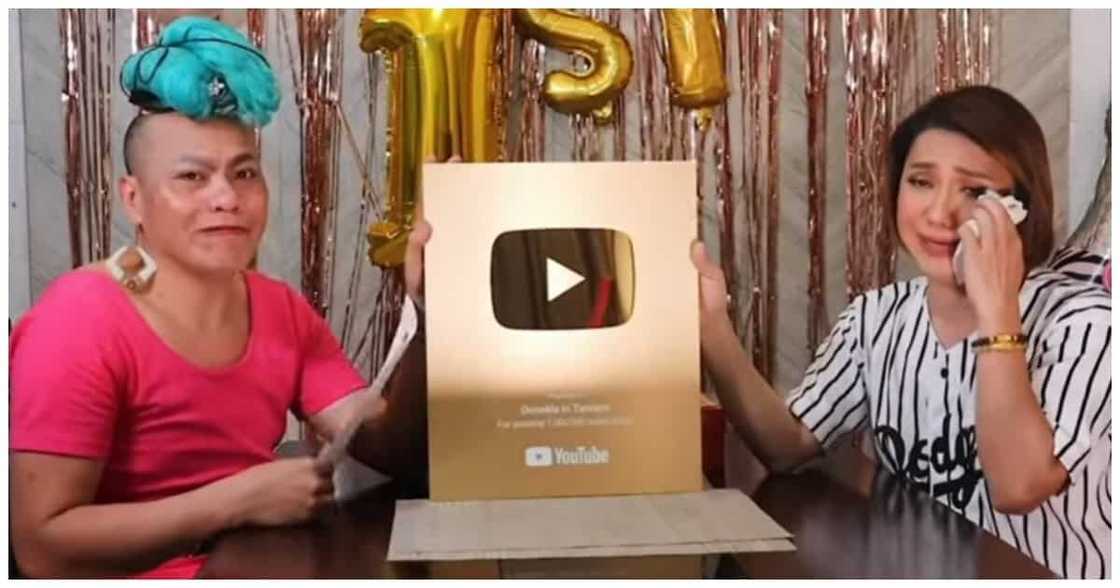 Donekla in Tandem, nagdiwang ng 1st anniversary; emosyonal na nag-unbox ng gold play button