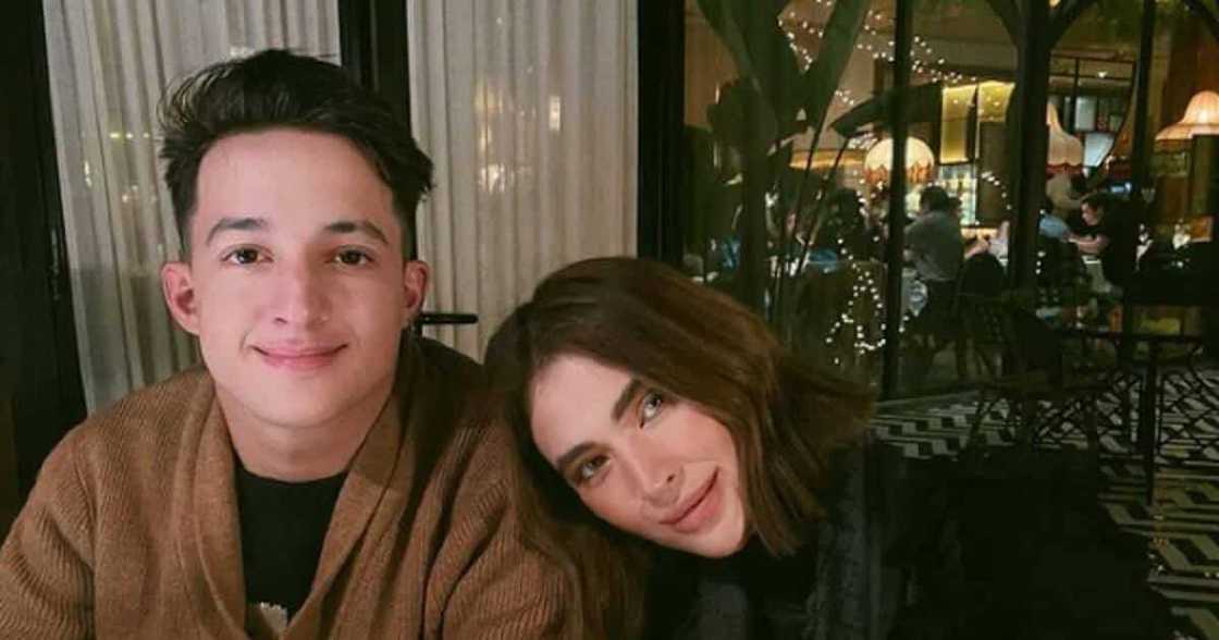 Sofia Andres & Daniel Miranda take baby Zoe to her great grandfather in Spain