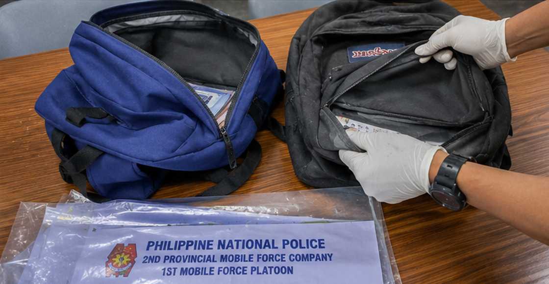 Aparri students, nahulihan ng armas at kutsilyo sa school inspection Aparri students, nahulihan ng armas at kutsilyo sa school inspection