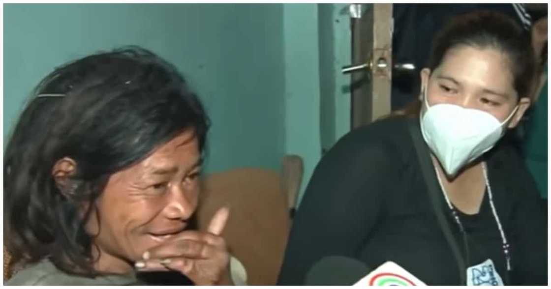 Palaboy sa viral "free hug" video ng ABS-CBN reporter, natagpuan na ng kapatid Palaboy sa viral "free hug" video ng ABS-CBN reporter, natagpuan na ng kapatid