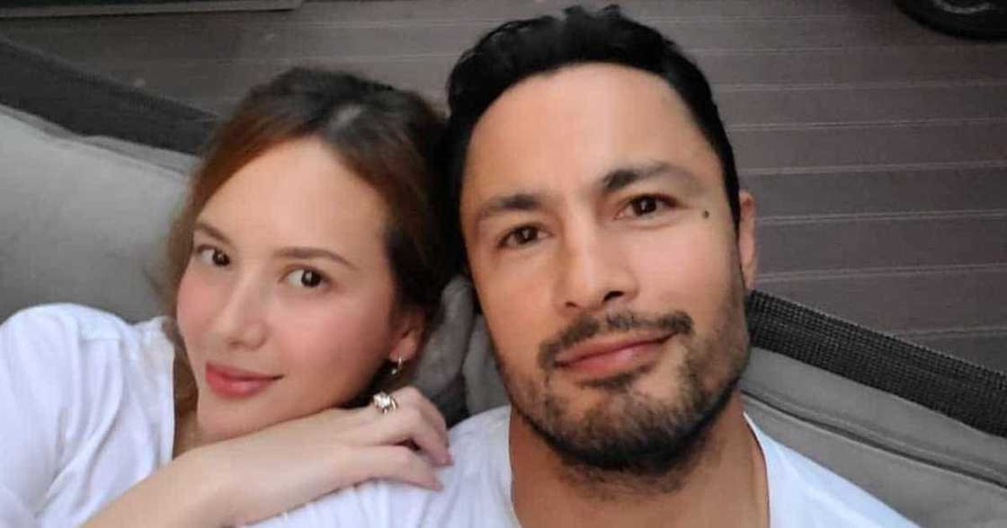 Ellen Adarna, nilampaso ang netizen na pumuna ng buhok ni Derek Ramsay: “It's me he'll be pleasing, not you!” Ellen Adarna, nilampaso ang netizen na pumuna ng buhok ni Derek Ramsay: “It's me he'll be pleasing, not you!”