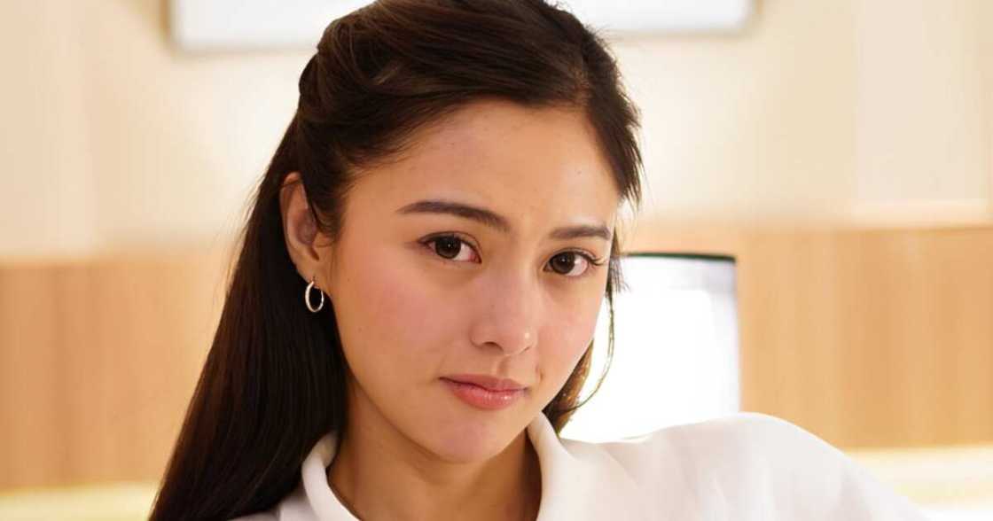 Kim Chiu, ikinuwento ang ginawa sa loob ng isa't kalahating buwan noong “bawal lumabas” fiasco Kim Chiu, ikinuwento ang ginawa sa loob ng isa't kalahating buwan noong “bawal lumabas” fiasco