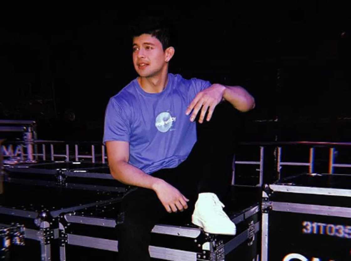 Rayver Cruz, nag post ng kanyang ini-endorsong product: "Now lang yan eh magic" Rayver Cruz, nag post ng kanyang ini-endorsong product: "Now lang yan eh magic"