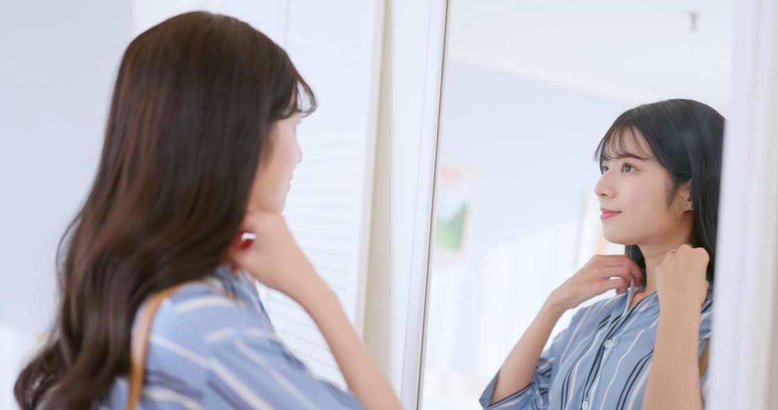 A lady dressing up A lady dressing up