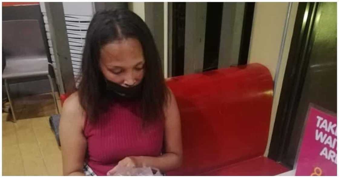 Jollibee sa Quezon, natulungang makauwi ang isang ginang na hinahanap ng kanyang pamilya Jollibee sa Quezon, natulungang makauwi ang isang ginang na hinahanap ng kanyang pamilya