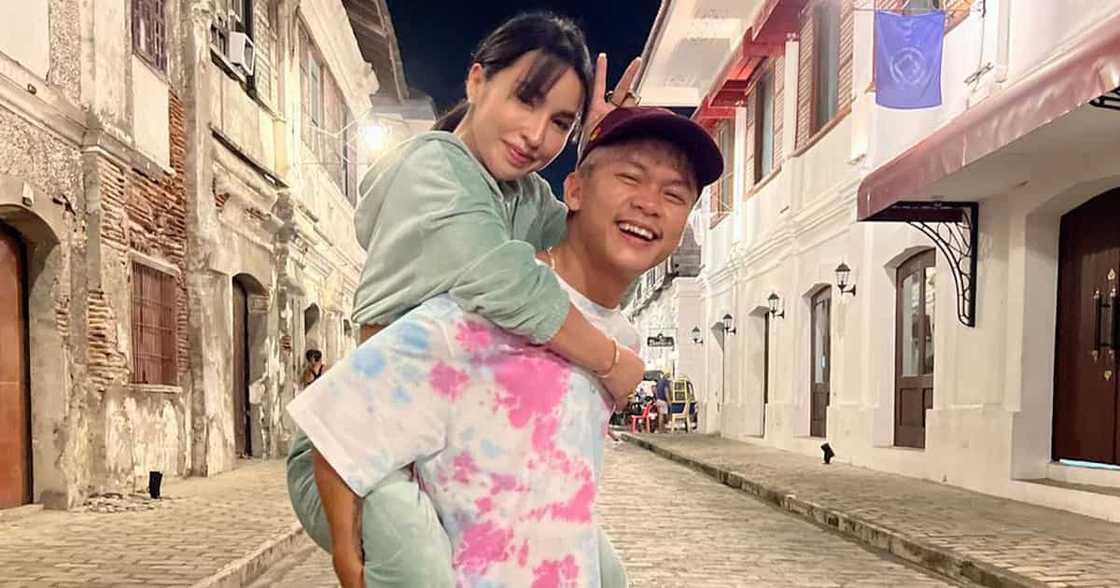 Jelai Andres, binuking ang tungkol sa girlfriend ni Buboy Villar Jelai Andres, binuking ang tungkol sa girlfriend ni Buboy Villar
