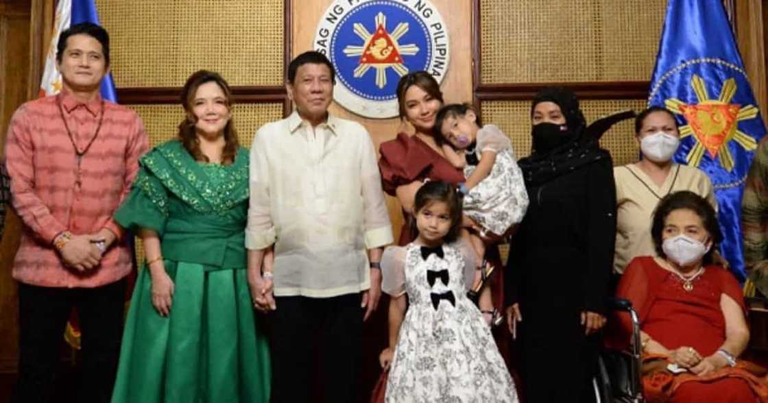 Mariel Padilla, super proud sa oath-taking ni Robin Padilla Mariel Padilla, super proud sa oath-taking ni Robin Padilla