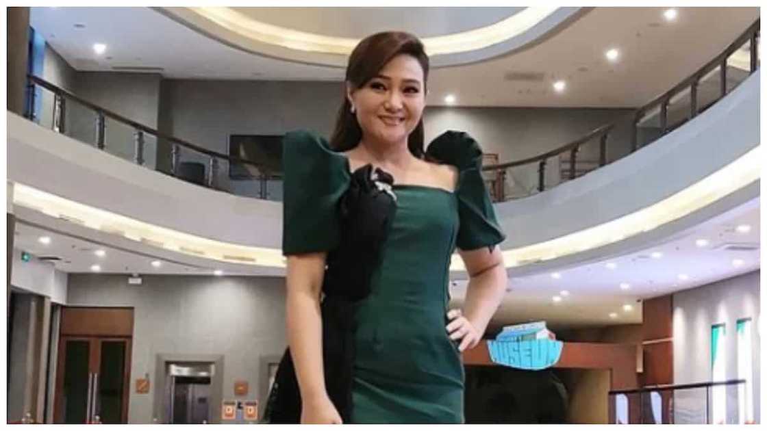 Gladys Reyes, hinangaan ng marami nang sayawin ang TikTok medley gamit ang hulahoop Gladys Reyes, hinangaan ng marami nang sayawin ang TikTok medley gamit ang hulahoop