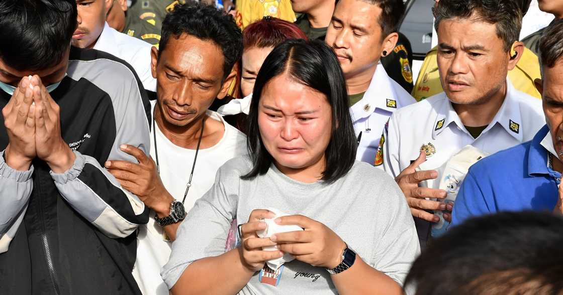 Madamdaming pics ng pagsalubong ng kaanak sa mga labi ng namatay sa sunog sa bus, umantig sa marami