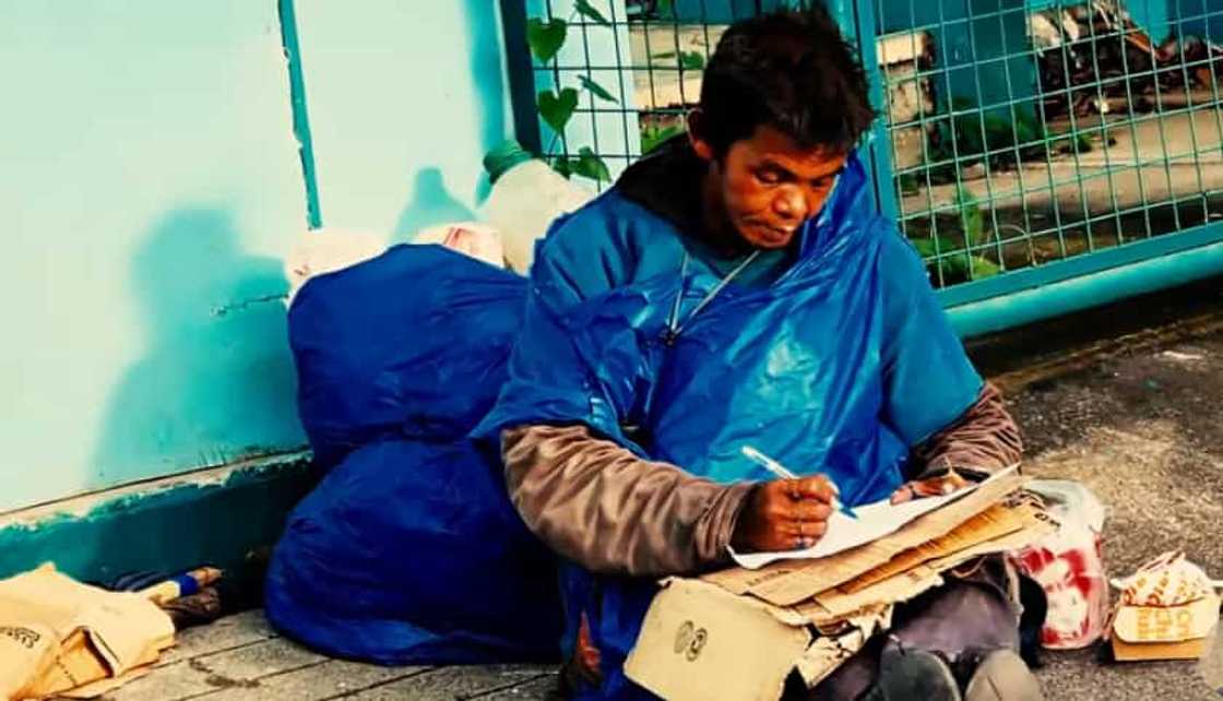Palaboy na laging may ballpen at papel, nagpakilala bilang isang abogado Palaboy na laging may ballpen at papel, nagpakilala bilang isang abogado